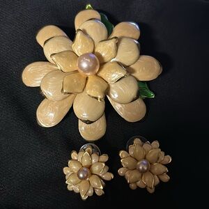 Joan Rivers Gold Tone Peach, Green Enamel Faux Pearl Flower Brooch and Earrings
